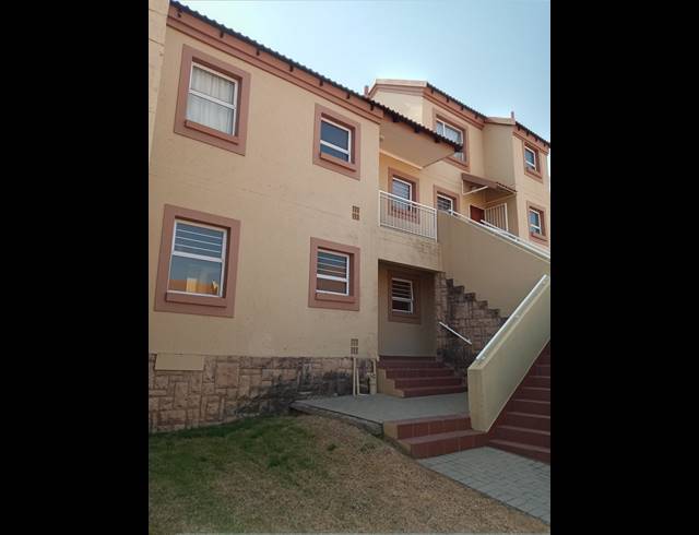 2 BEDROOM APARTMENT FOR SALE IN SUNNINGHILL